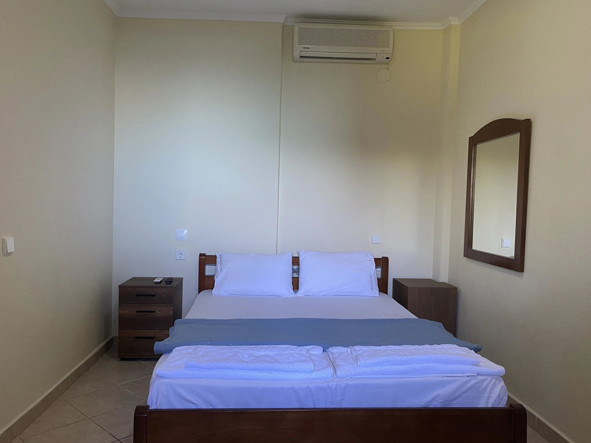 studio bedroom
