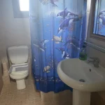 one bedroom apartment bathroom